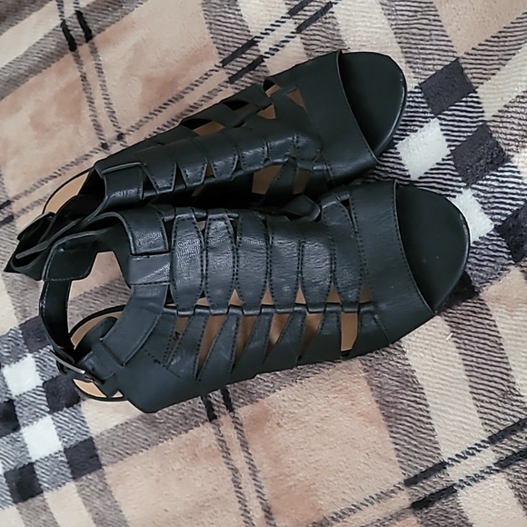 MANHATTAN Collection - Picture 2 of 5